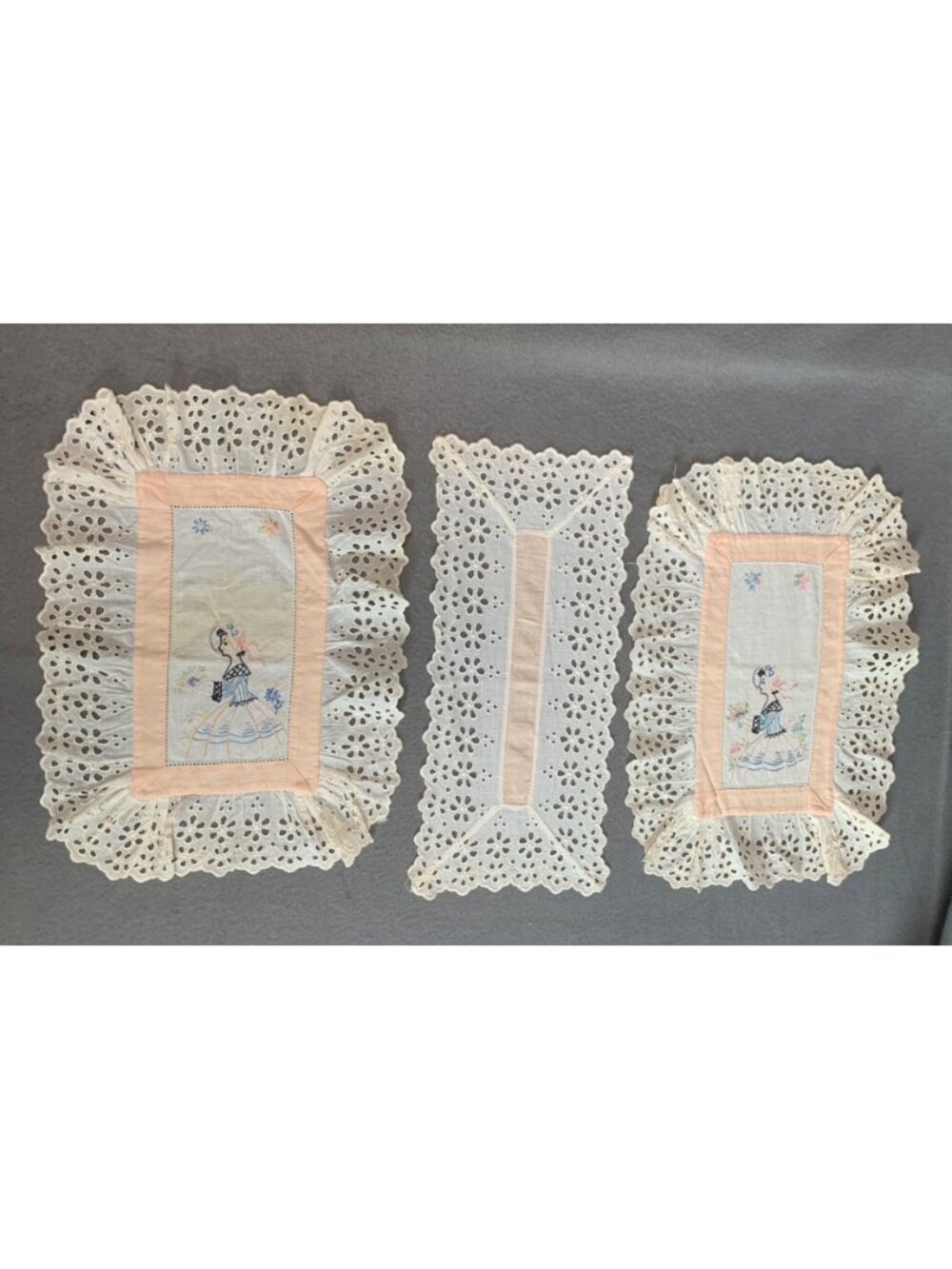Lace Doilies Set with Embroidered Ladies - 3 Pieces Elegant Decor Vintage - Picture 10 of 13